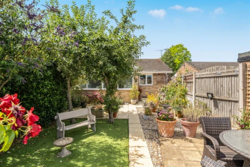 Bungalow - Semi Detached Main Photo
