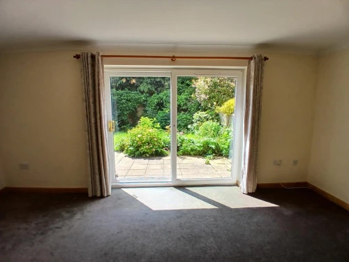 House - Semi-Detached Main Photo