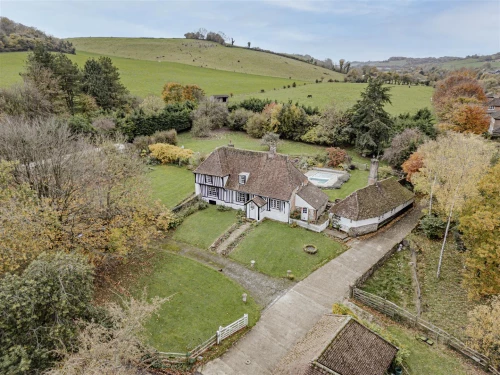 House - Detached Photo 2