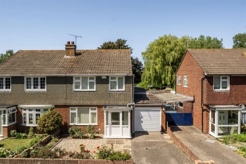 House - Semi-Detached Main Photo