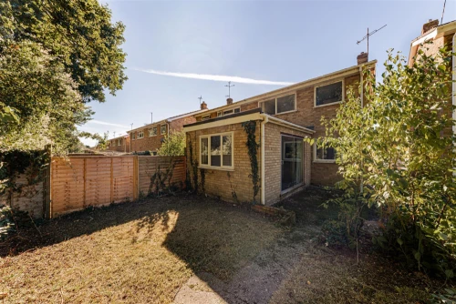 House - Semi-Detached Main Photo