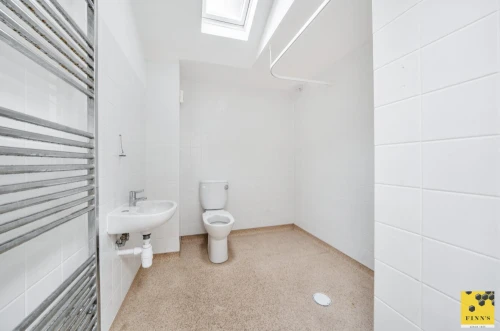 House - Semi-Detached Main Photo