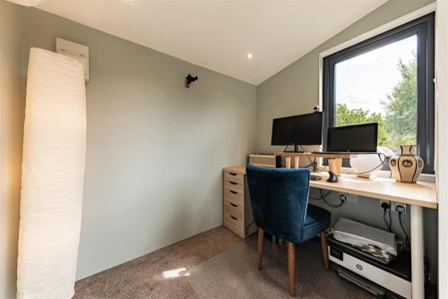 House - Semi-Detached Main Photo