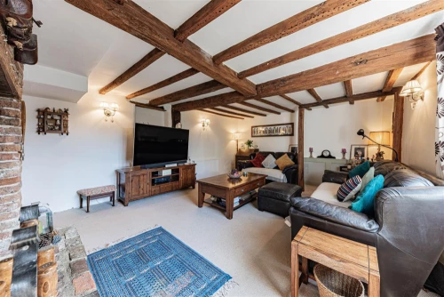 House - Semi-Detached Main Photo