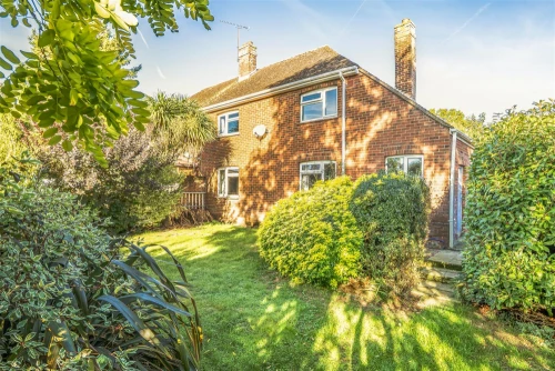 House - Semi-Detached Main Photo