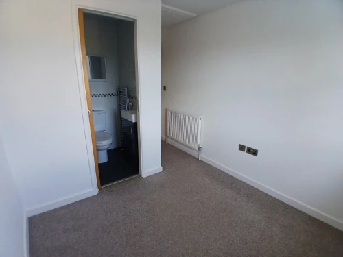 House - Semi-Detached Main Photo