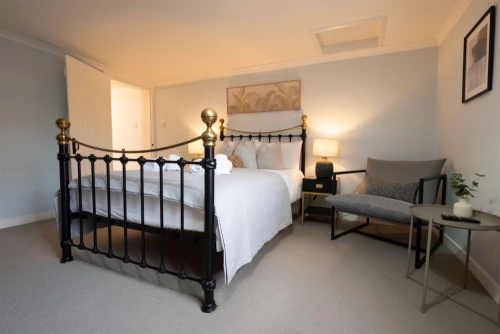 House - Semi-Detached Main Photo