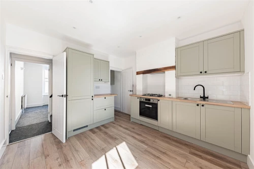 House - Terraced Main Photo