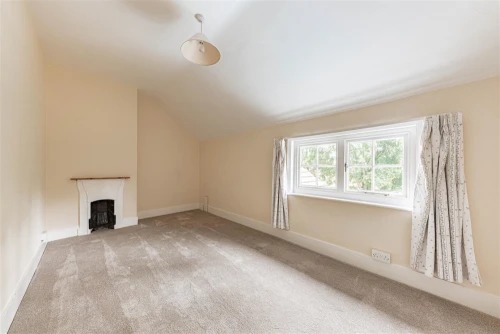 House - Semi-Detached Main Photo