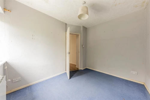 House - Semi-Detached Main Photo