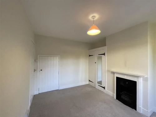 House - Semi-Detached Photo 2