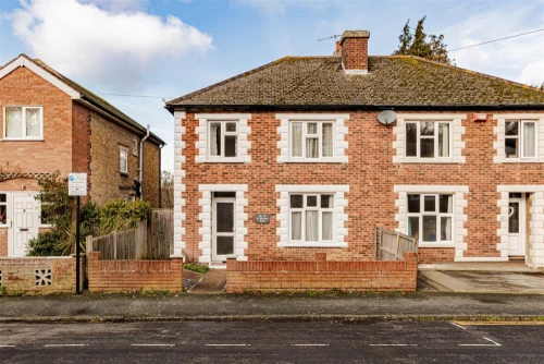 House - Semi-Detached Main Photo