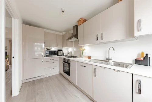 House - Semi-Detached Main Photo