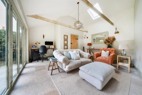 House - Semi-Detached Main Photo