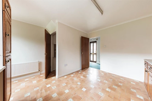 House - Semi-Detached Main Photo