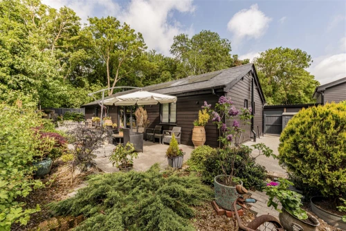 Bungalow - Detached Main Photo