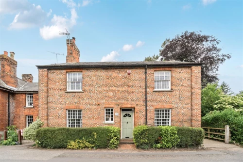 House - Semi-Detached Main Photo