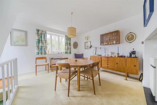 House - Terraced Main Photo