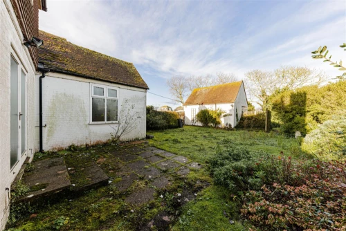 Bungalow - Semi Detached Photo 3