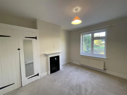 House - Semi-Detached Main Photo