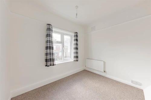 House - Semi-Detached Main Photo