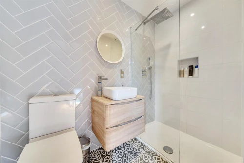 House - Semi-Detached Main Photo