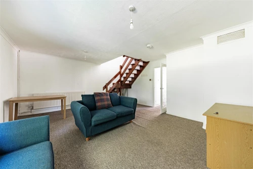 House - Semi-Detached Main Photo