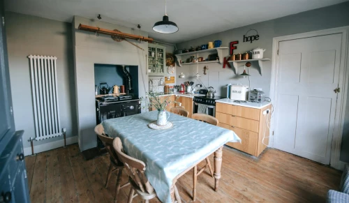 House - Semi-Detached Main Photo
