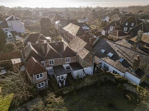 House - Terraced Main Photo