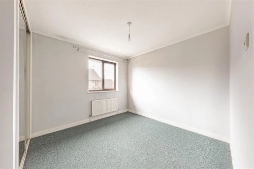 House - Semi-Detached Main Photo