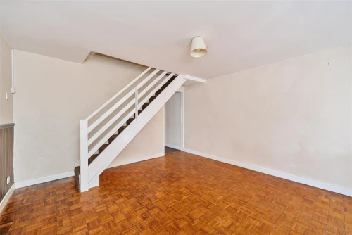 House - Semi-Detached Main Photo