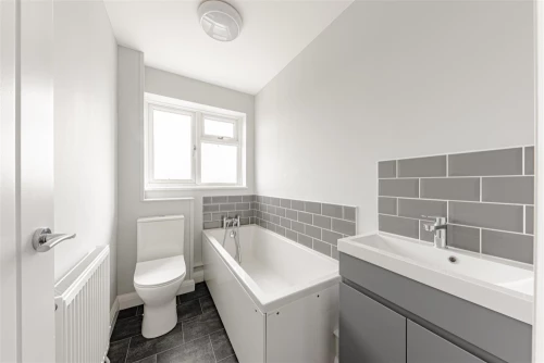 House - Semi-Detached Main Photo