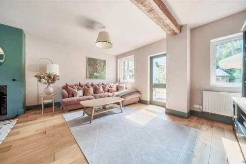 House - Semi-Detached Main Photo