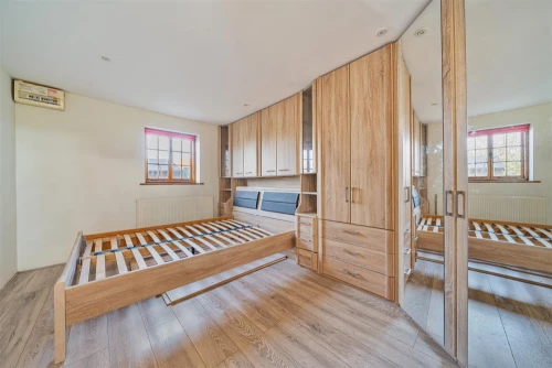 House - Semi-Detached Main Photo