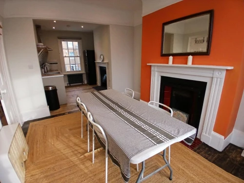 House - Terraced Photo 2