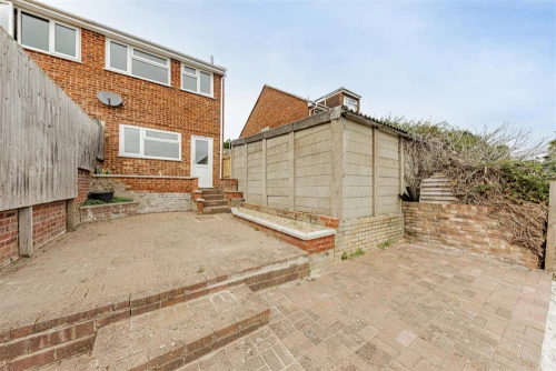 House - Semi-Detached Main Photo