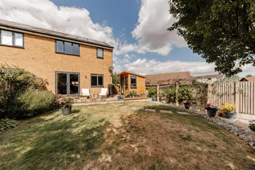 House - Semi-Detached Main Photo