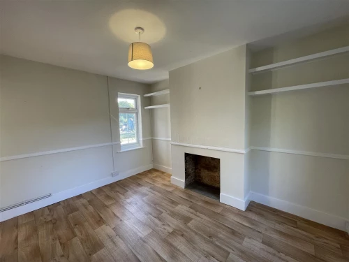 House - Semi-Detached Main Photo