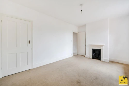 House - Semi-Detached Main Photo