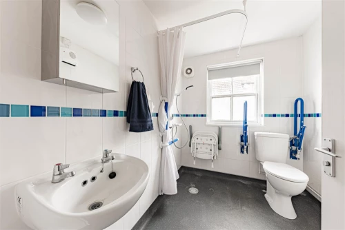 House - Terraced Main Photo