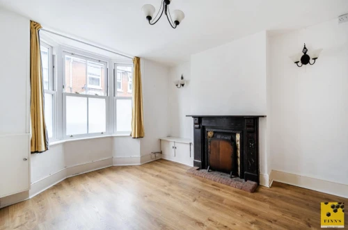 House - Semi-Detached Main Photo
