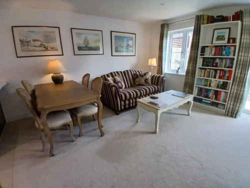 House - Semi-Detached Main Photo