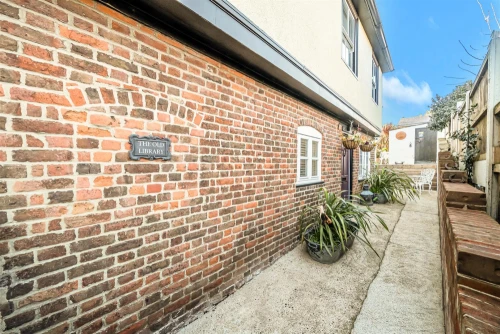 House - Detached Main Photo