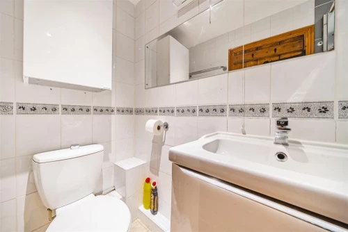 House - Semi-Detached Main Photo