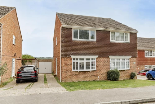 House - Semi-Detached Main Photo