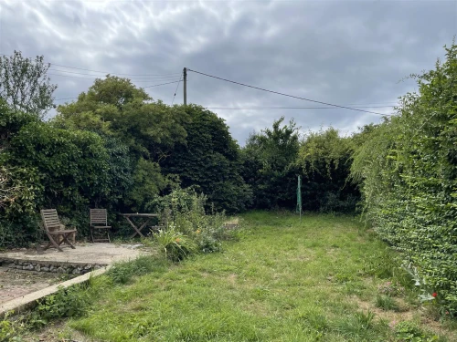 House - Semi-Detached Main Photo
