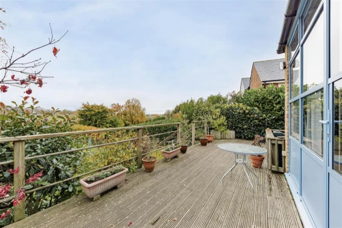 House - Semi-Detached Main Photo