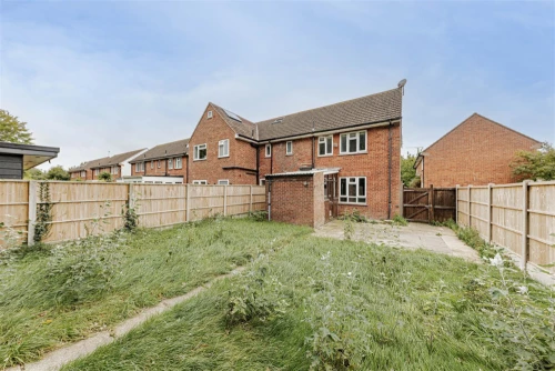 House - Semi-Detached Main Photo