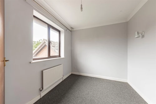 House - Semi-Detached Main Photo