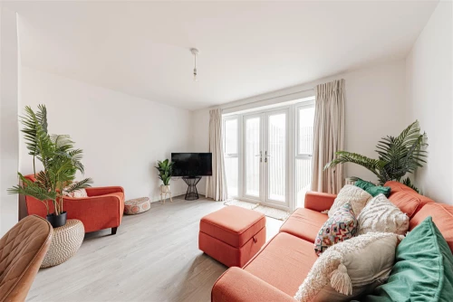 House - Semi-Detached Main Photo